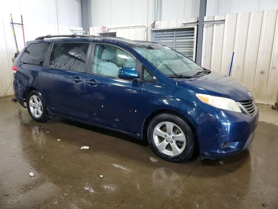 2012 TOYOTA SIENNA LE  