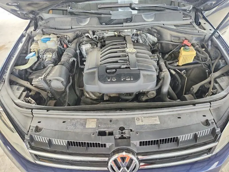 2011 VOLKSWAGEN TOUAREG V6  
