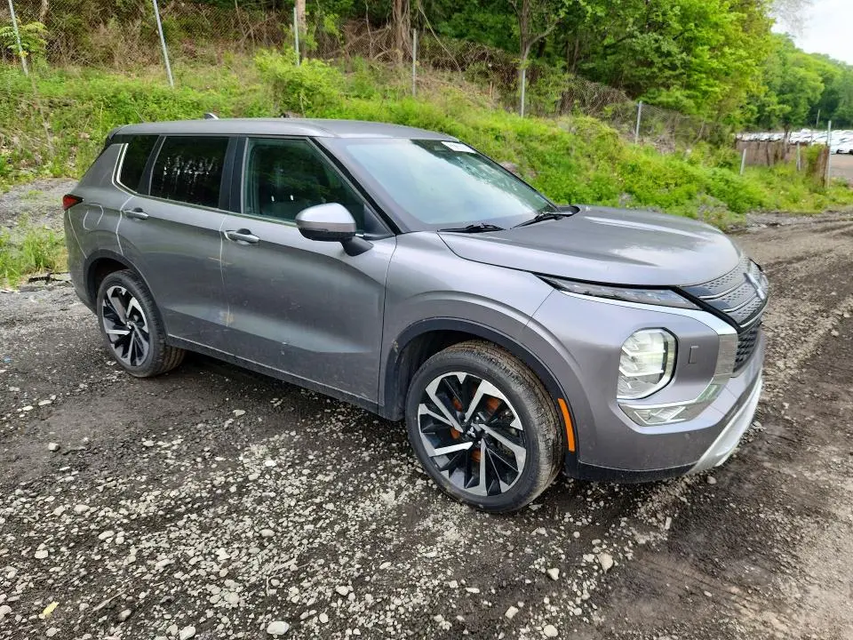 2022 MITSUBISHI OUTLANDER SE  