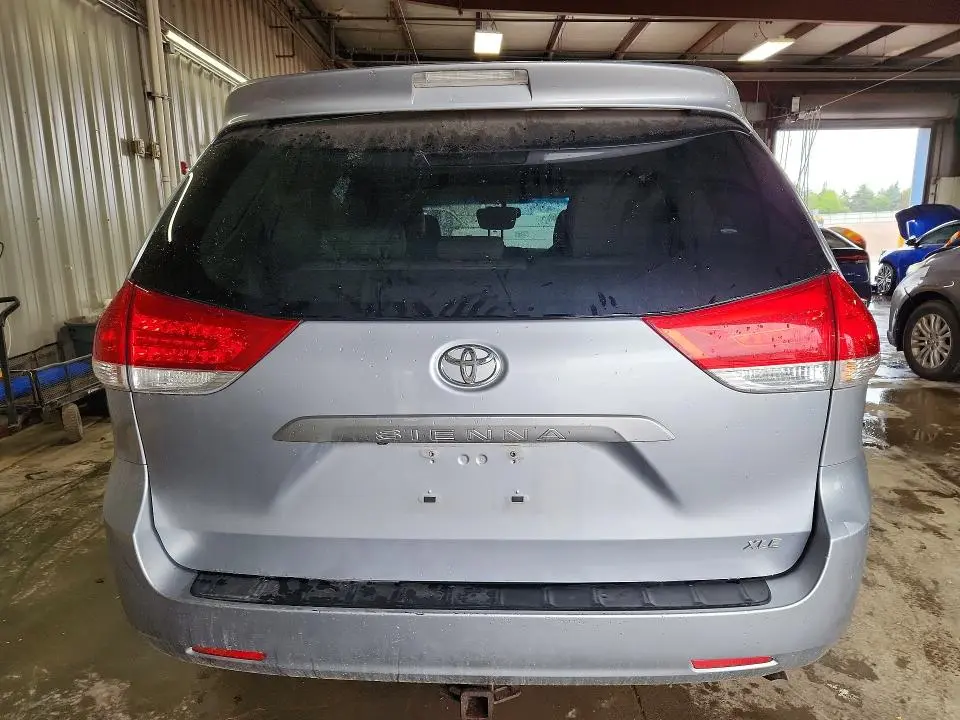 2011 TOYOTA SIENNA XLE 8-PASSENGER  