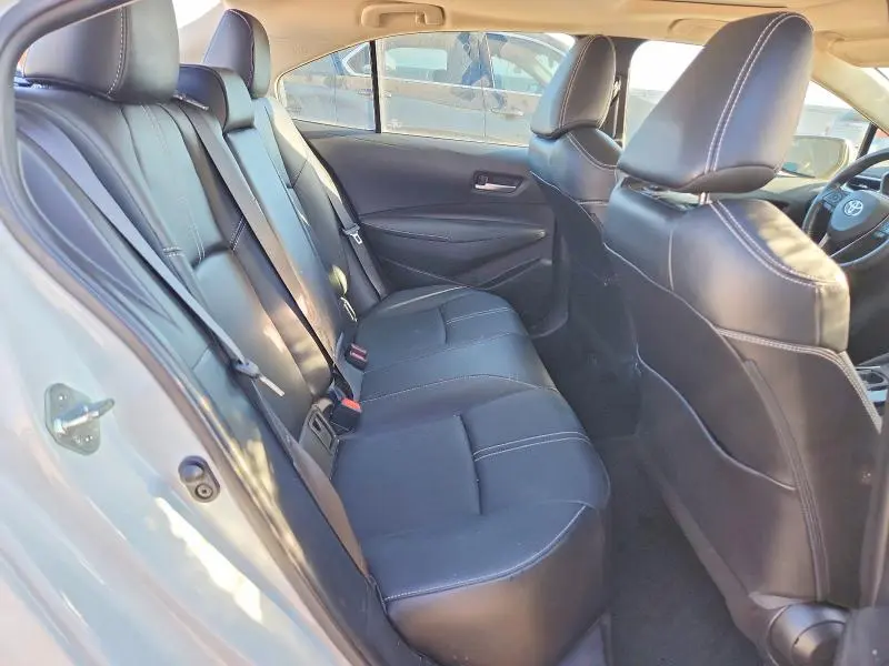 2021 TOYOTA COROLLA XLE  