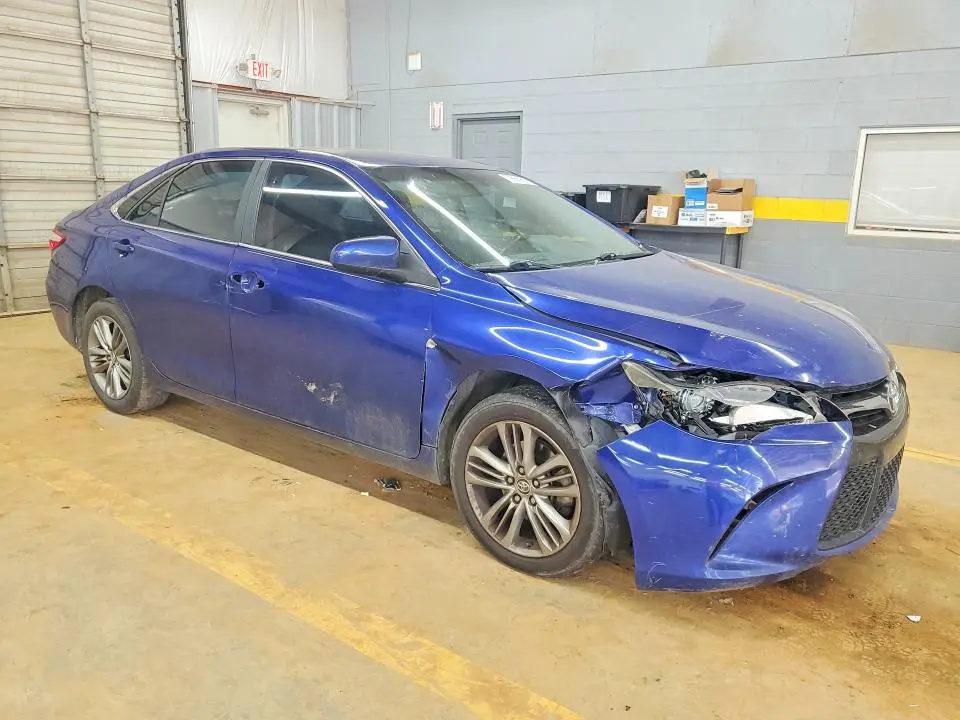 2016 TOYOTA CAMRY SE  