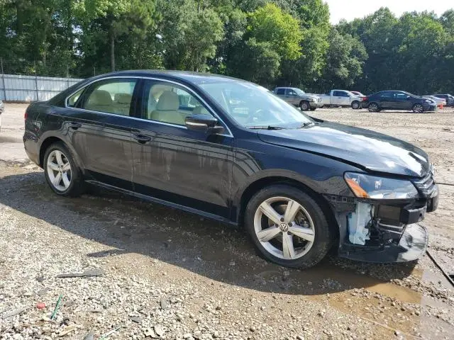 2013 VOLKSWAGEN PASSAT SE  