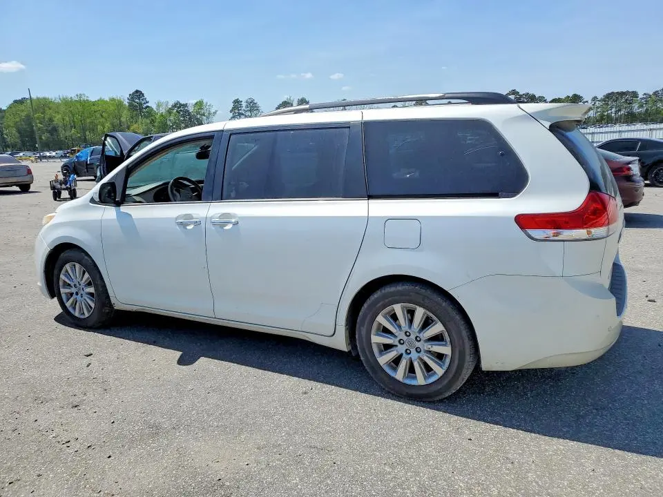 2013 TOYOTA SIENNA LIMITED 7-PASSENGER  