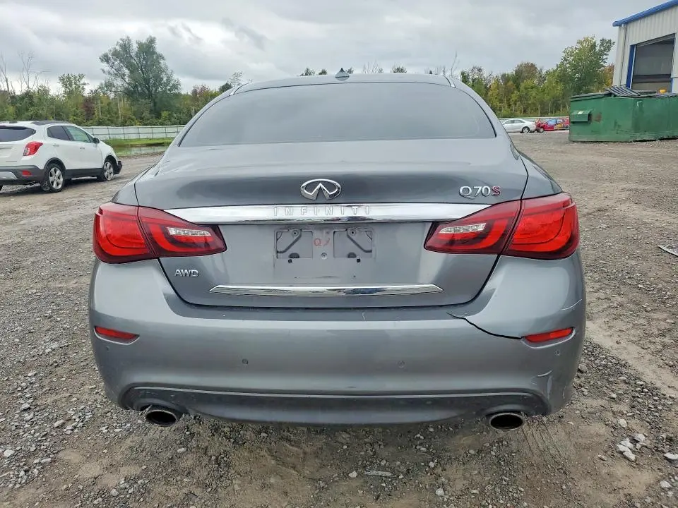 2015 INFINITI Q70 3.7  