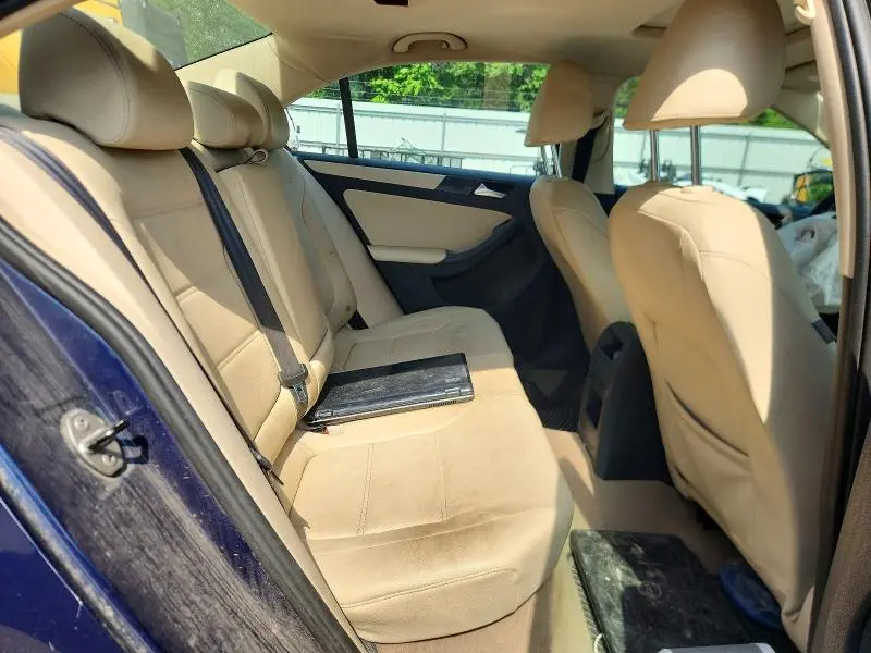2012 VOLKSWAGEN JETTA SE  
