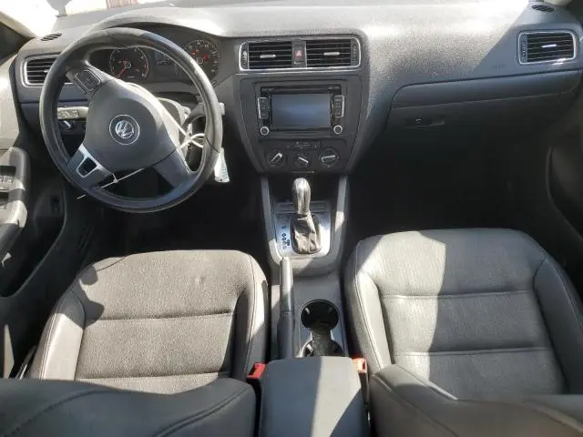 2011 VOLKSWAGEN JETTA SE  