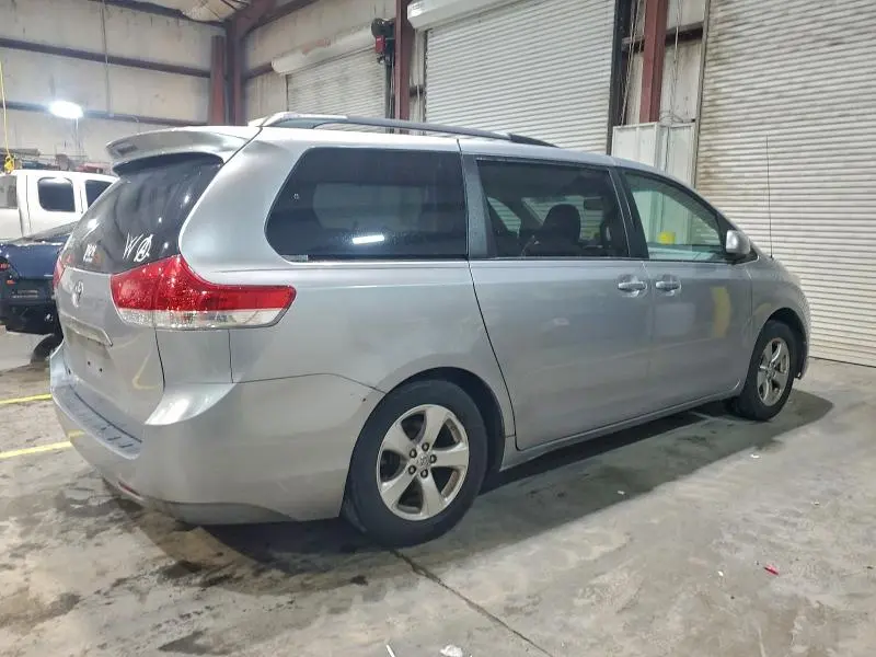2014 TOYOTA SIENNA LE  