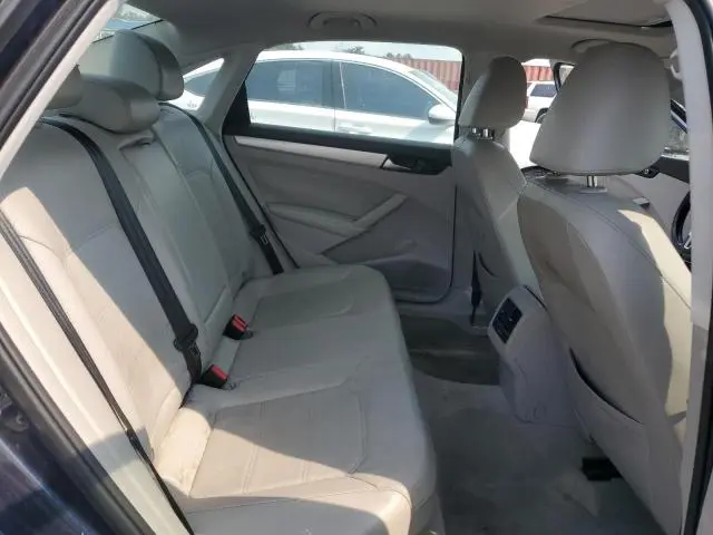 2013 VOLKSWAGEN PASSAT SE  