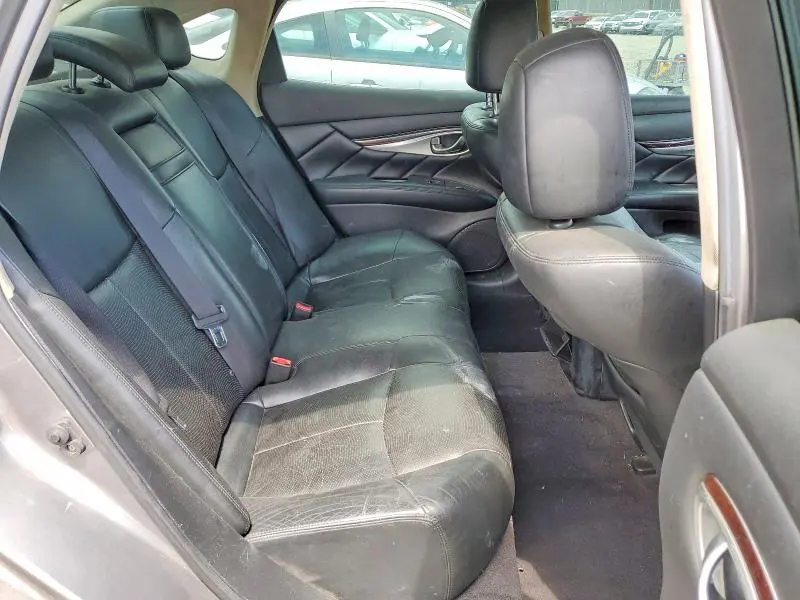 2011 INFINITI M37 X  