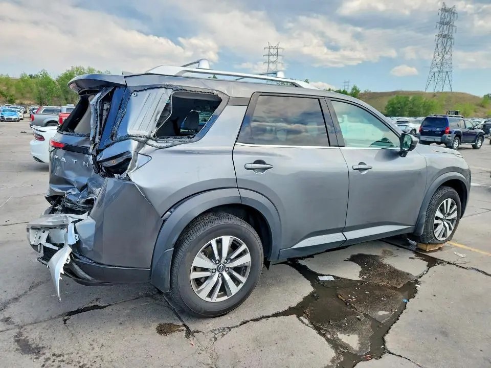 2022 NISSAN PATHFINDER SL  