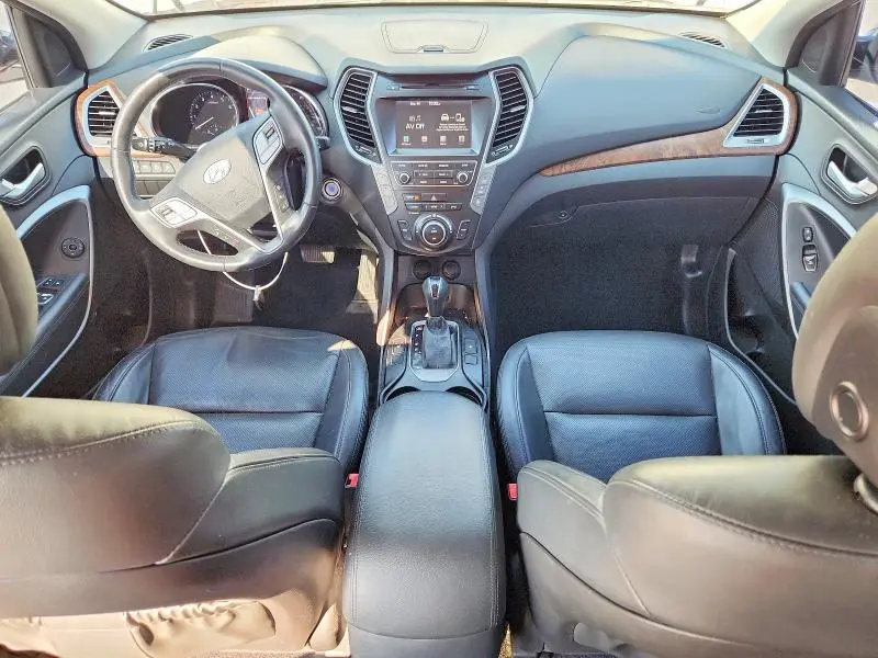 2017 HYUNDAI SANTA FE SE  