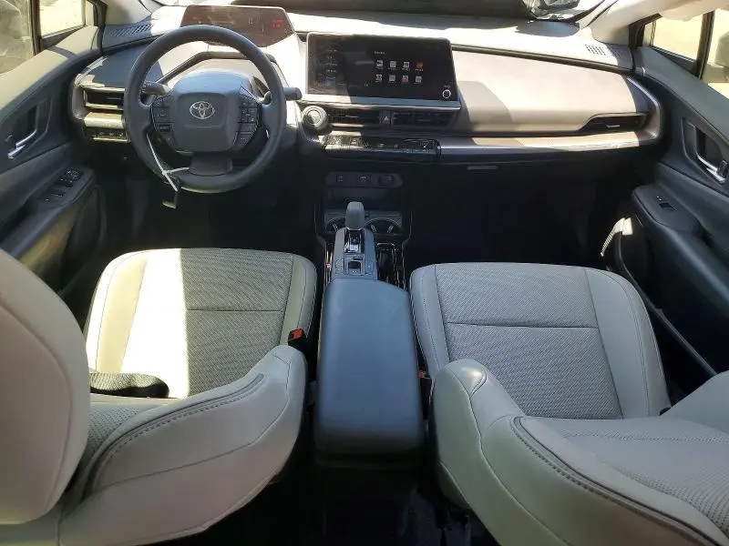2024 TOYOTA PRIUS XLE  