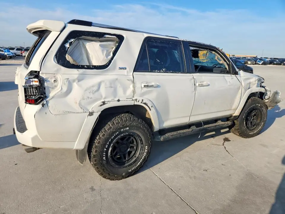 2023 TOYOTA 4RUNNER SR5  