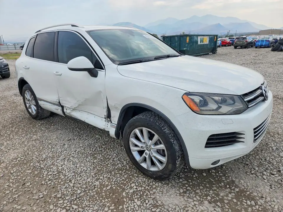 2014 VOLKSWAGEN TOUAREG V6  