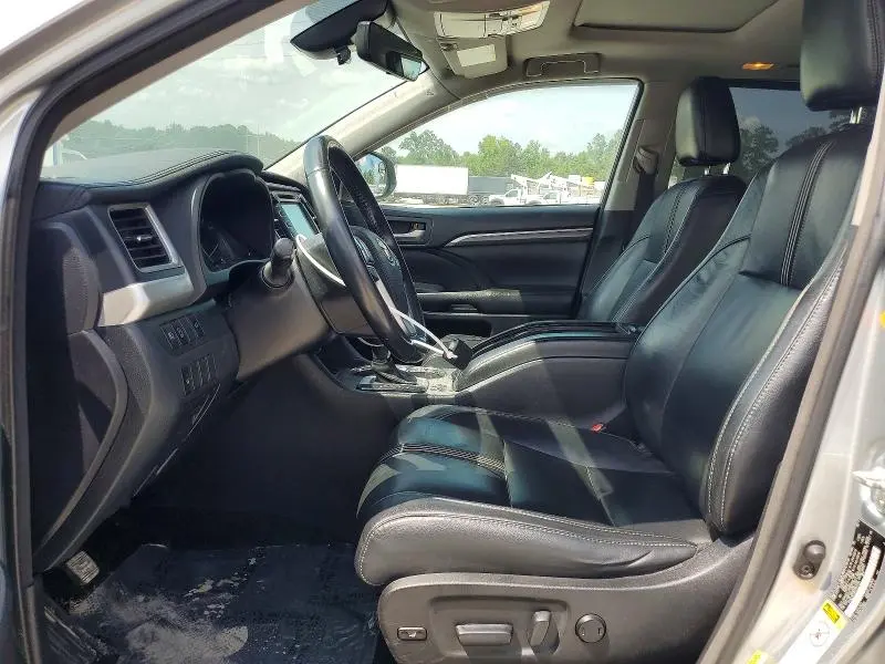 2017 TOYOTA HIGHLANDER SE  