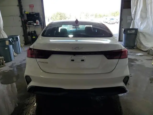 2023 KIA FORTE LX  