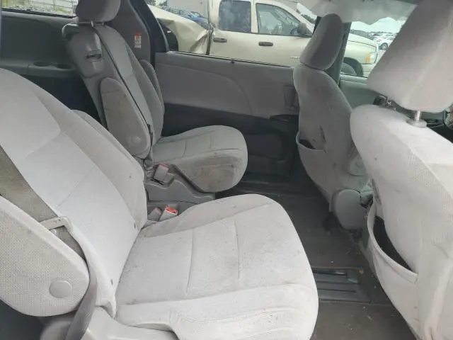 2020 TOYOTA SIENNA LE  