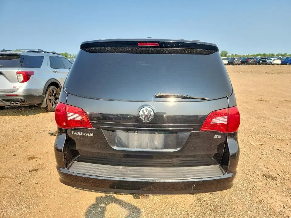 2011 VOLKSWAGEN ROUTAN SE  