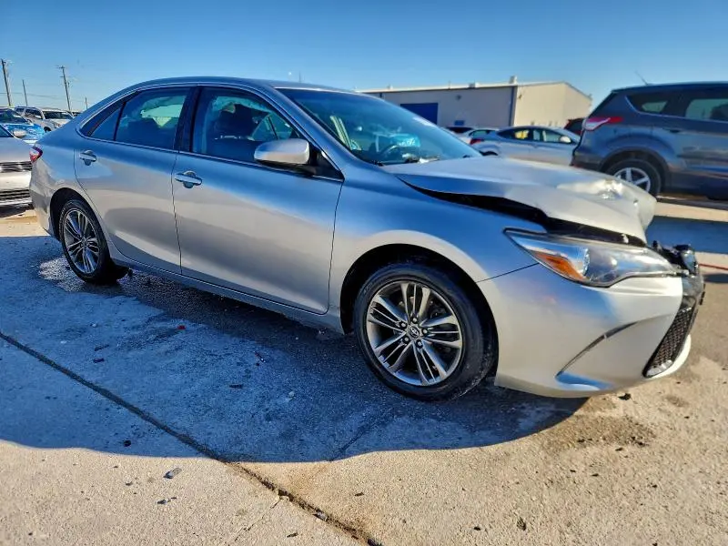 2015 TOYOTA CAMRY SE  