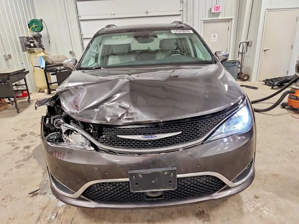 2017 CHRYSLER PACIFICA LIMITED  