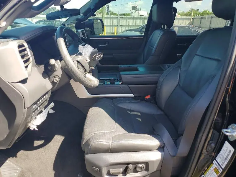 2024 TOYOTA TUNDRA PLATINUM  