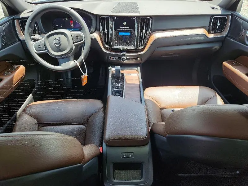 2022 VOLVO XC60 B5 MOMENTUM  