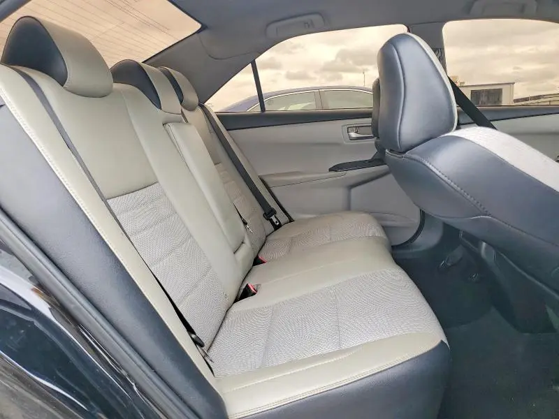 2016 TOYOTA CAMRY SE  