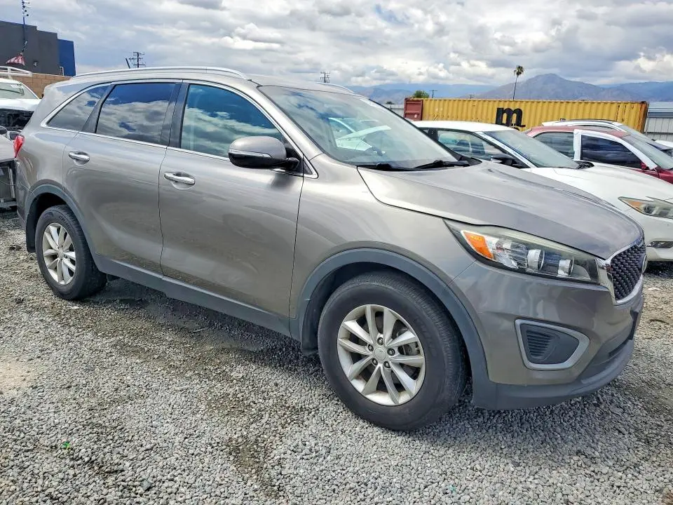 2017 KIA SORENTO LX  