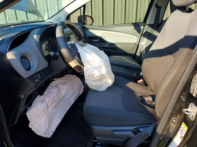 2015 TOYOTA YARIS 5-DOOR LE  