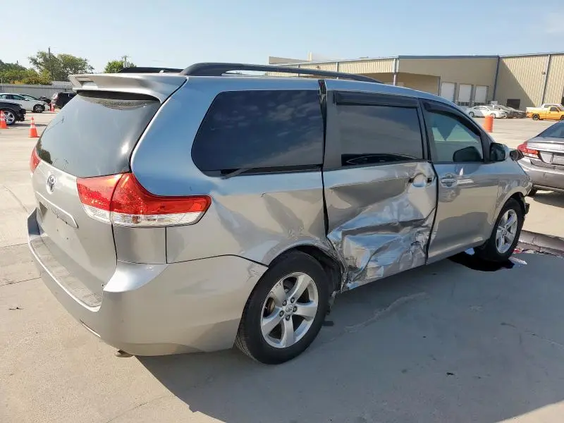 2011 TOYOTA SIENNA LE  
