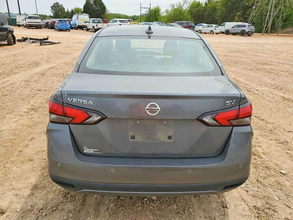 2021 NISSAN VERSA SV  