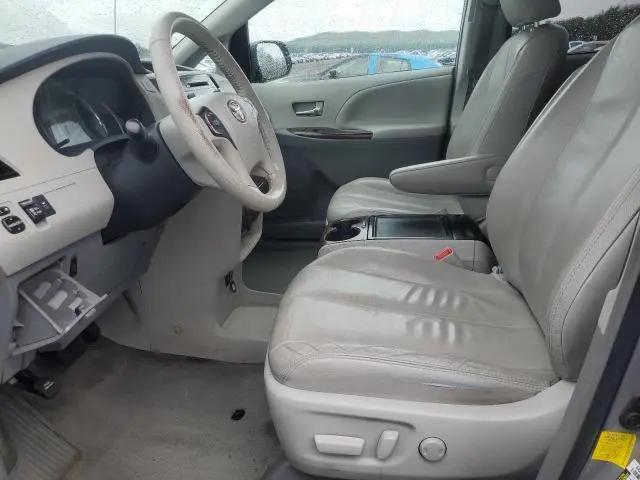 2013 TOYOTA SIENNA XLE  