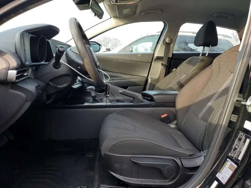 2021 HYUNDAI ELANTRA SE  