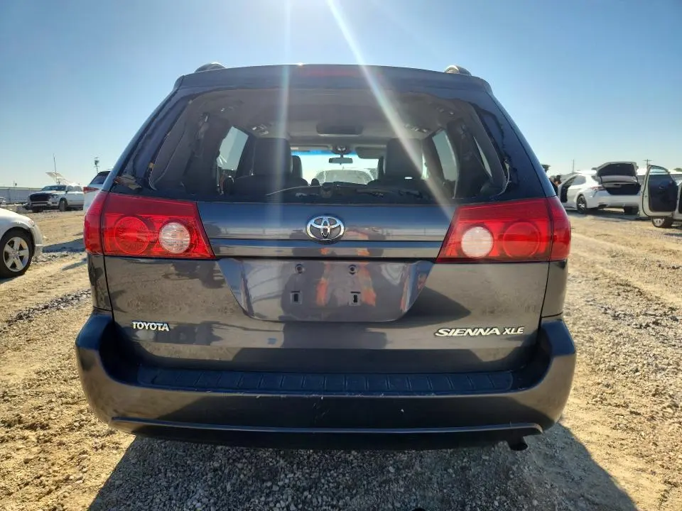 2010 TOYOTA SIENNA XLE  