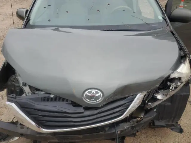 2013 TOYOTA SIENNA LE  