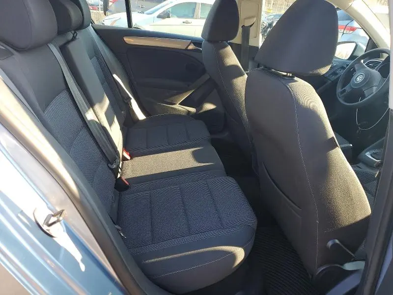 2011 VOLKSWAGEN GOLF   