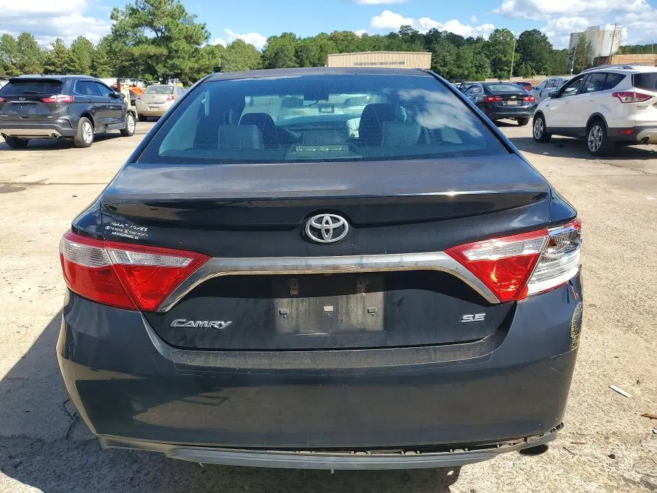2015 TOYOTA CAMRY SE  