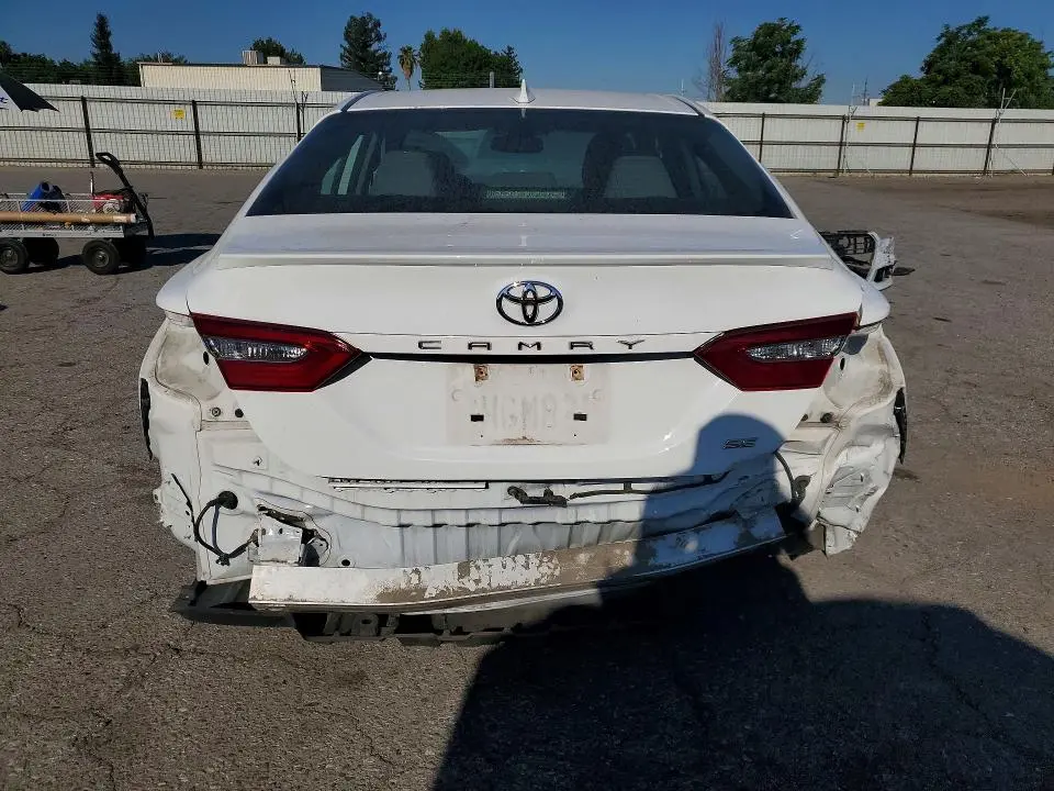 2019 TOYOTA CAMRY SE  