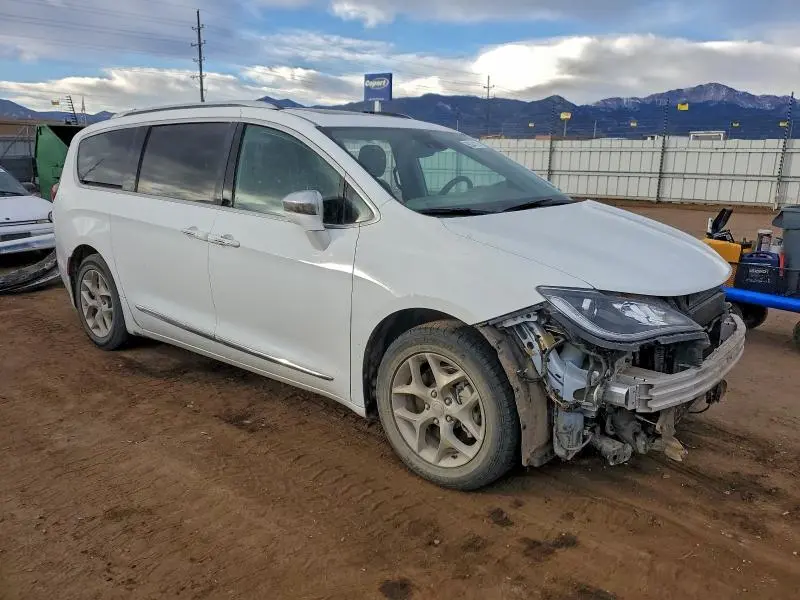 2017 CHRYSLER PACIFICA LIMITED  