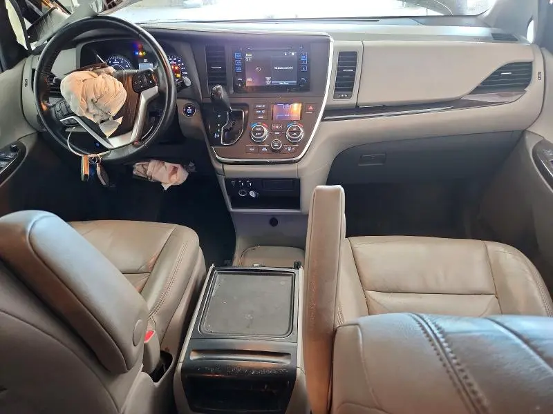 2015 TOYOTA SIENNA XLE 8-PASSENGER  