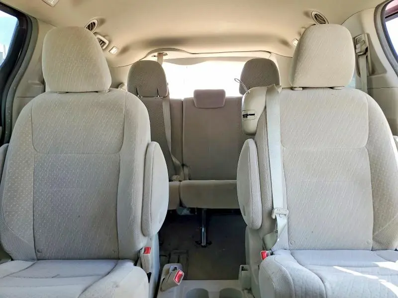 2018 TOYOTA SIENNA LE 8-PASSENGER  