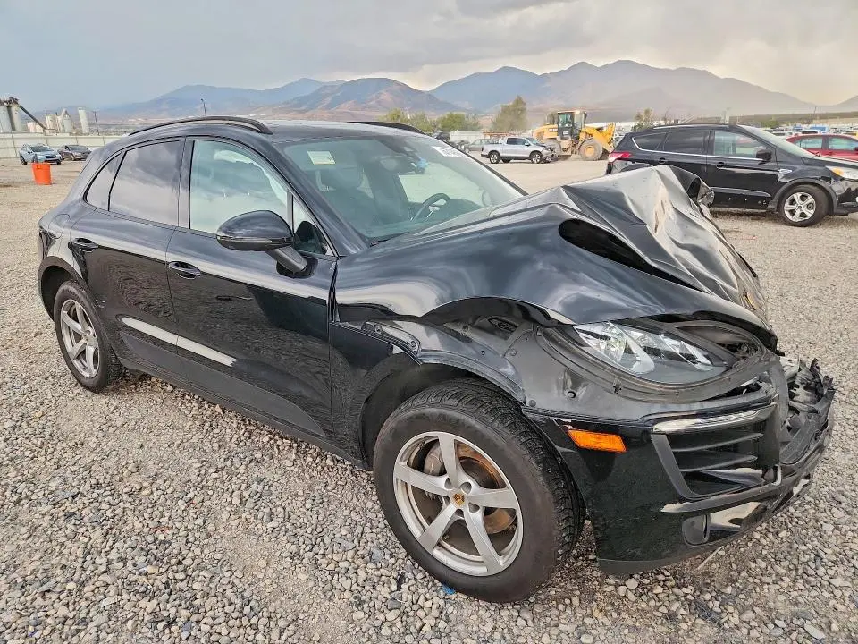 2017 PORSCHE MACAN   