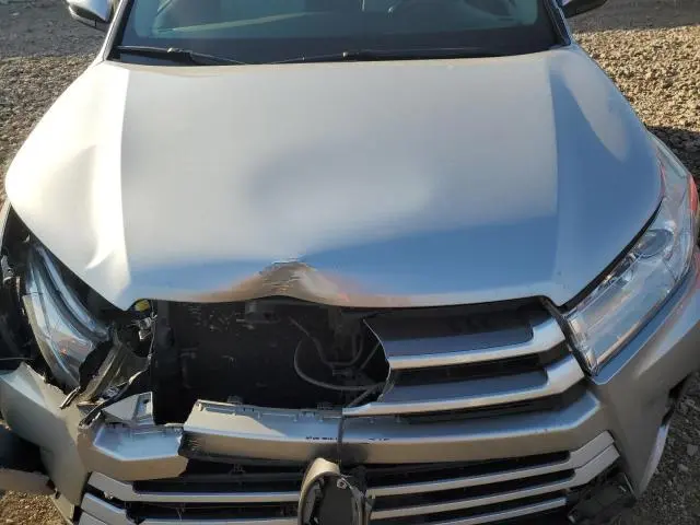 2017 TOYOTA HIGHLANDER SE  