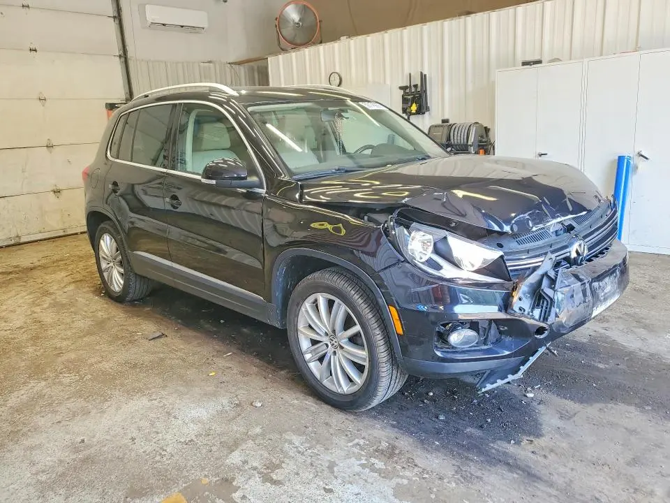 2013 VOLKSWAGEN TIGUAN S  