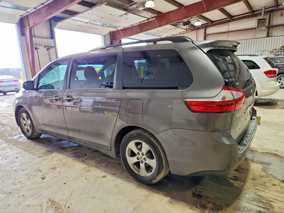 2015 TOYOTA SIENNA LE 8-PASSENGER  