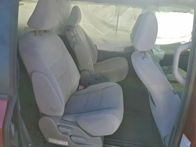 2015 TOYOTA SIENNA LE  