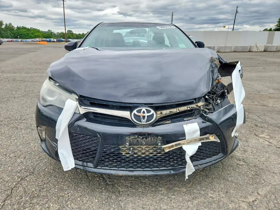 2017 TOYOTA CAMRY SE  