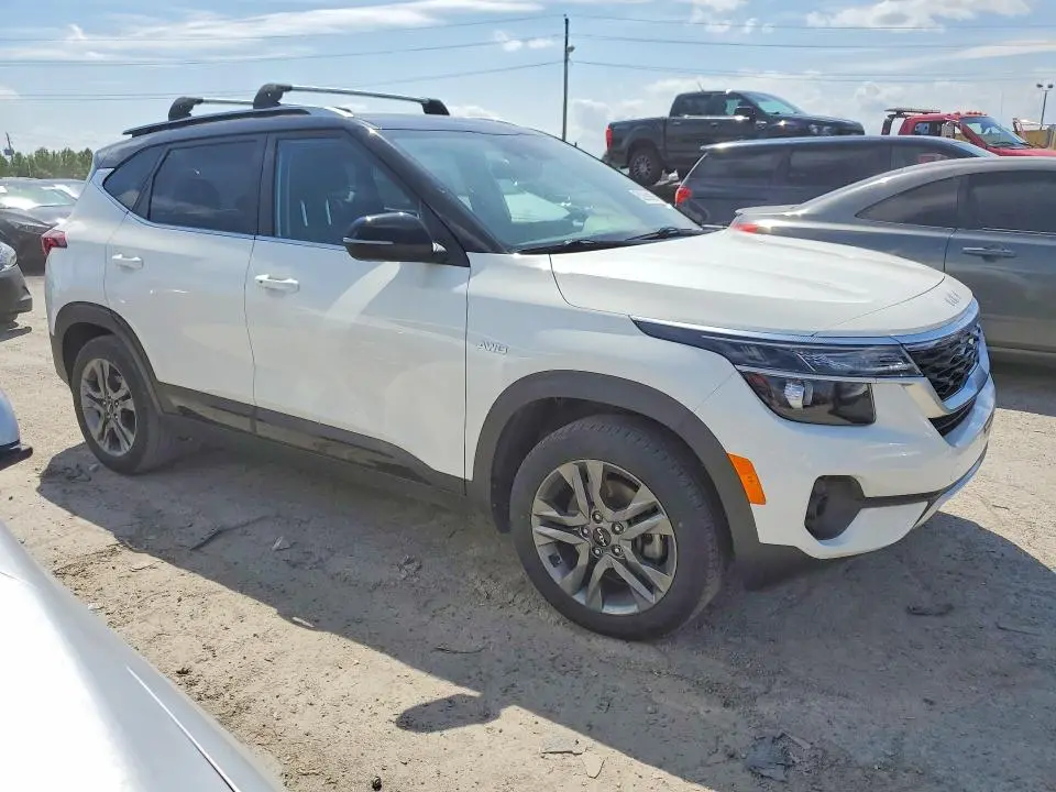 2022 KIA SELTOS S  