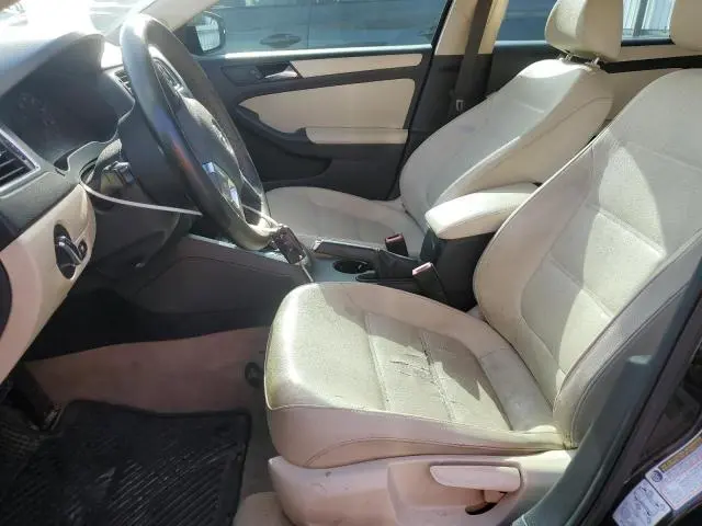 2011 VOLKSWAGEN JETTA SE  